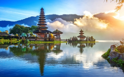 Pura Ulun Danu Bratan Tempel Bali (tawatchai1990 / stock.adobe.com)  lizenziertes Stockfoto 
Informations sur les licences disponibles sous 'Preuve des sources d'images'